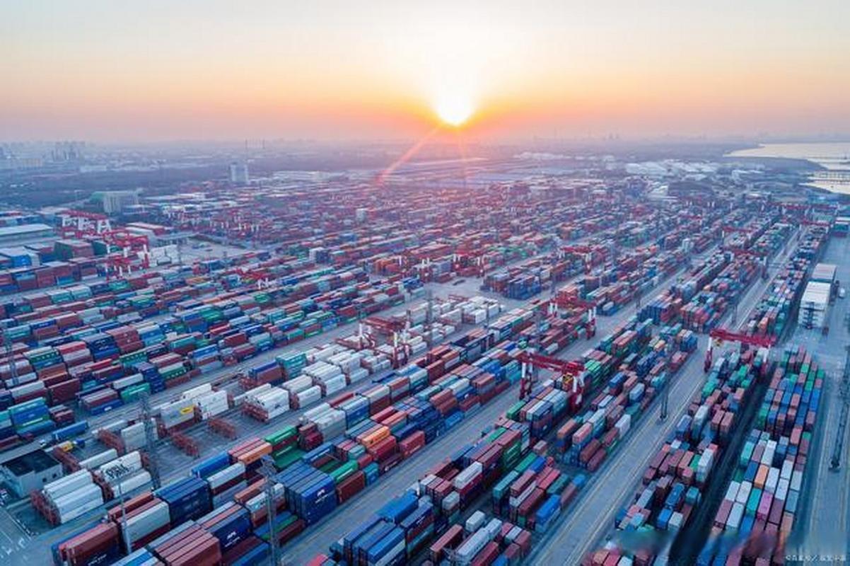 內(nèi)貿(mào)水運(yùn)集裝箱運(yùn)輸與貨運(yùn)代理整柜服務(wù)的綜合指南